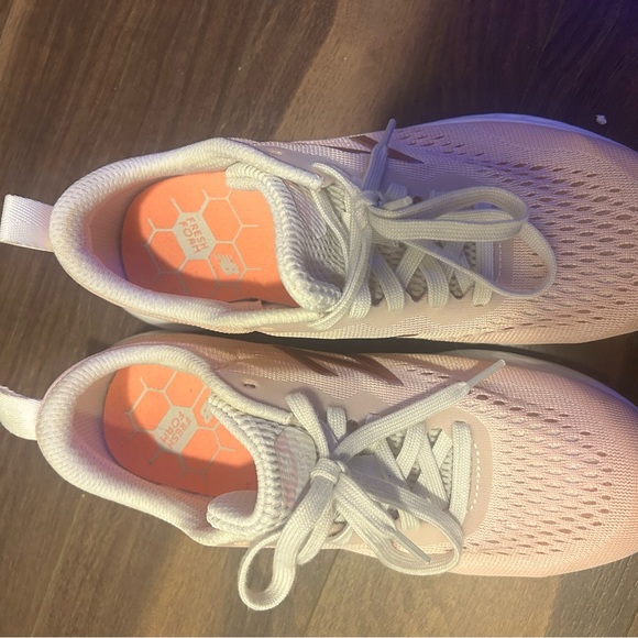 Brand new New Balance running sneakers - Picture 3 of 5